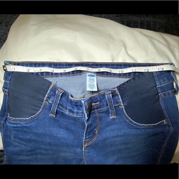 Old Navy Maternity ROCKSTAR Super Skinny Jeans - Picture 5 of 7